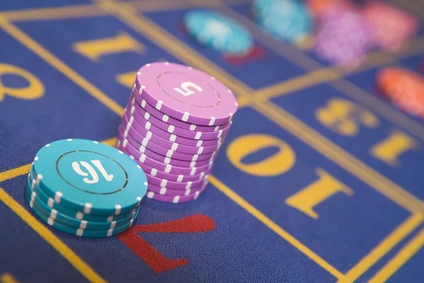 Busy Ceme Online table on grandbet during evening peak hours with multiple players